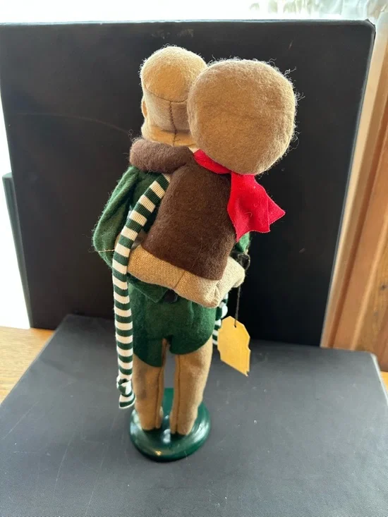 Festive Carolers Couple Figurine in Green and Brown - Picture 3 of 5